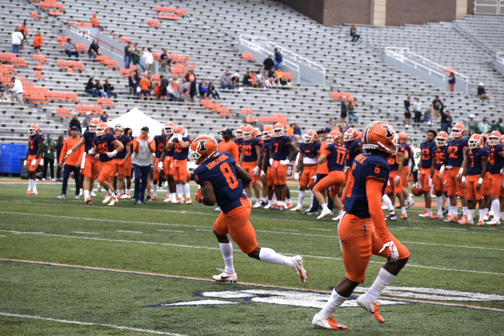PHOTOS: Illinois warms up against Charlotte